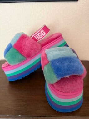UGG PRIDE DISCO CHECKER RAINBOW BLUE FLUFF SLIDE SANDALS
